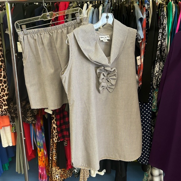 Gray Striped Top and Shorts Set with Bow - Picture 1 of 1